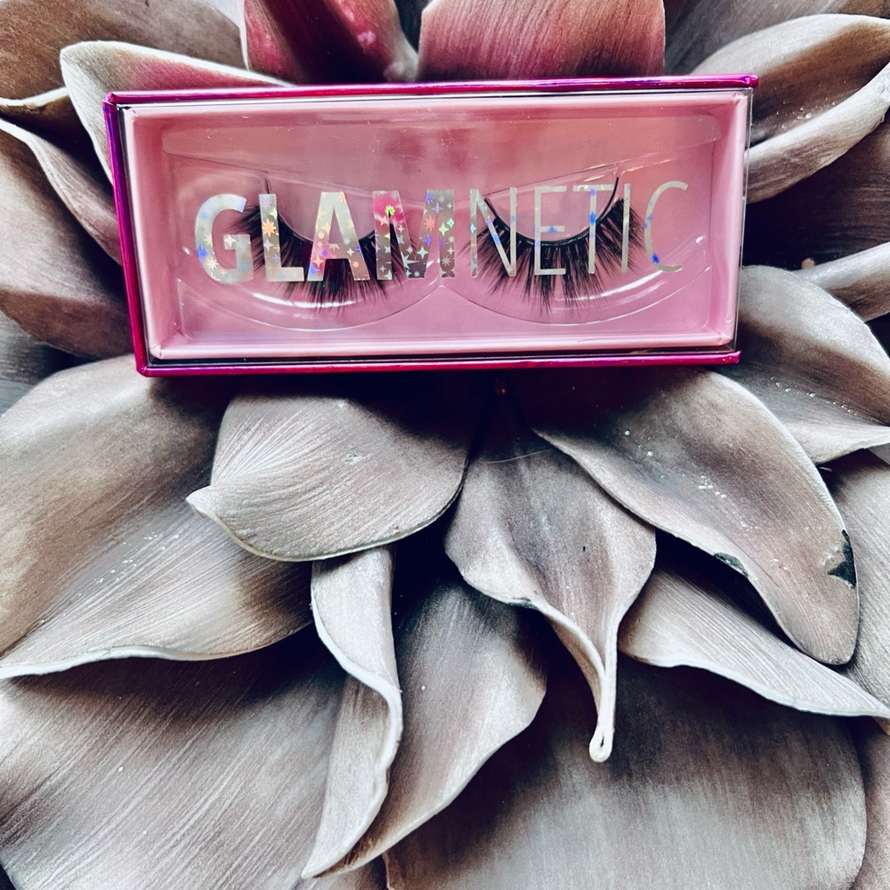 GLAMNETIC Magnetic Lashes - Picture 4 of 8